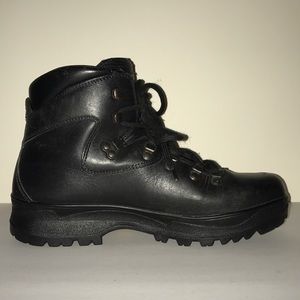 Vintage AKU black leather Italian hiking boots